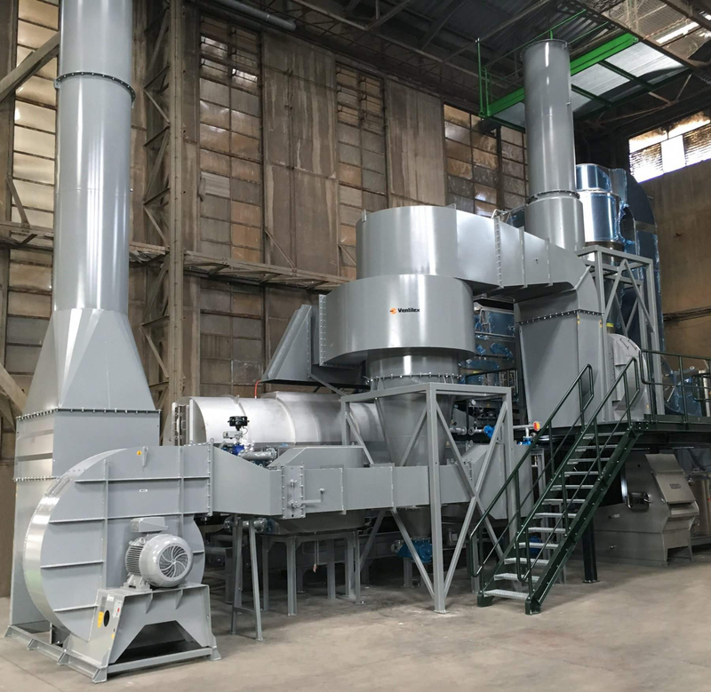 Cette impressionnante machine permet de traiter les semences à la vapeur d'eau.